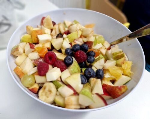 Obstsalat mit Äpfeln